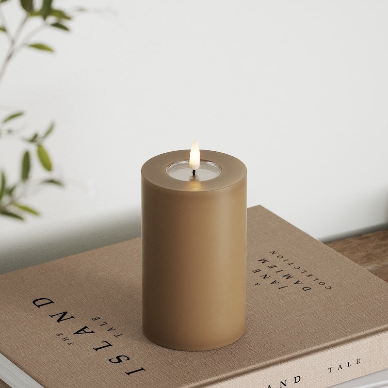 Deluxe Homeart LED Vela pilar Ø7,5x12,5cm Caramelo