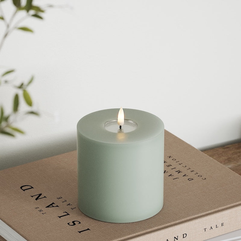 Deluxe Homeart LED Vela pilar Ø10x10cm Verde salvia