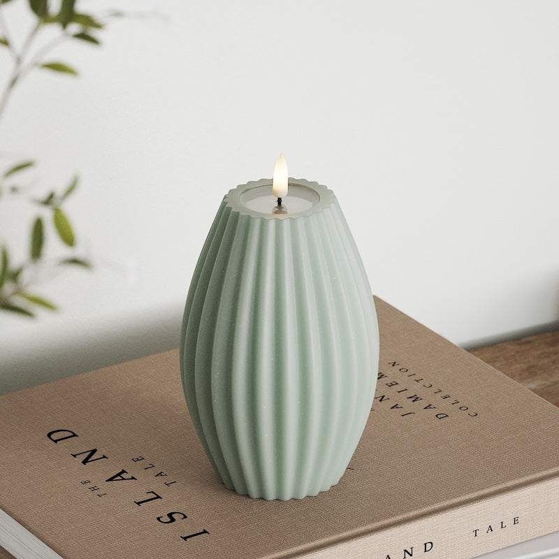 Deluxe Homeart LED Vela acanalada Fondo 10 x Alto 15 cm Verde salvia