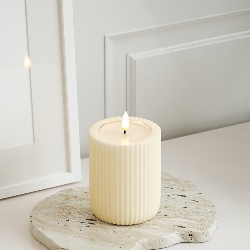 Unique Candles Unique LED Vela acanalada 8 x 10 cm Crema